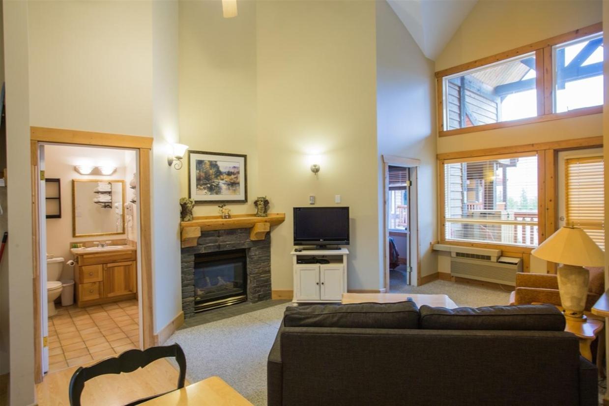 Cornerstone Lodge By Park Vacation Management Fernie Exterior foto